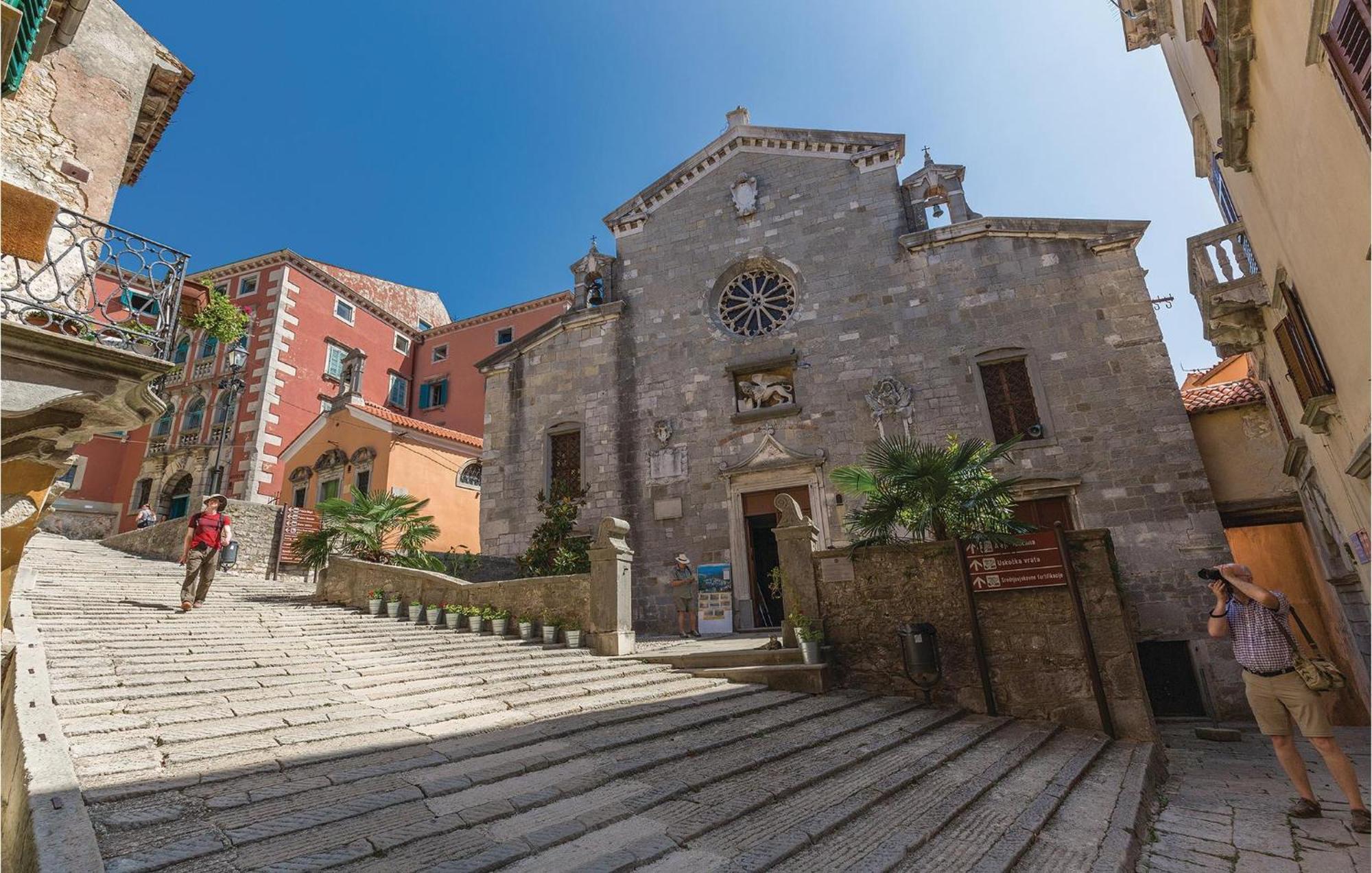 2 Bedroom Gorgeous Apartment In Rabac Bagian luar foto