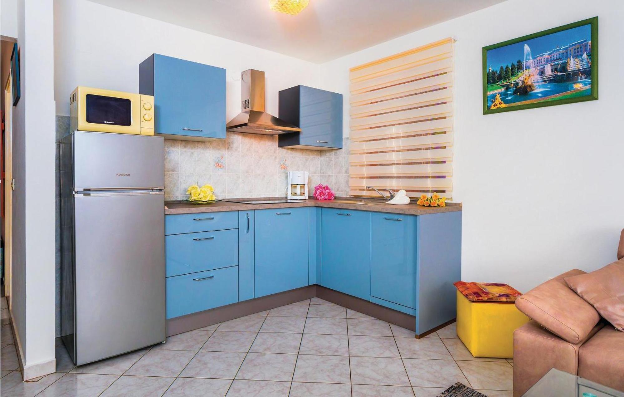 2 Bedroom Gorgeous Apartment In Rabac Bagian luar foto
