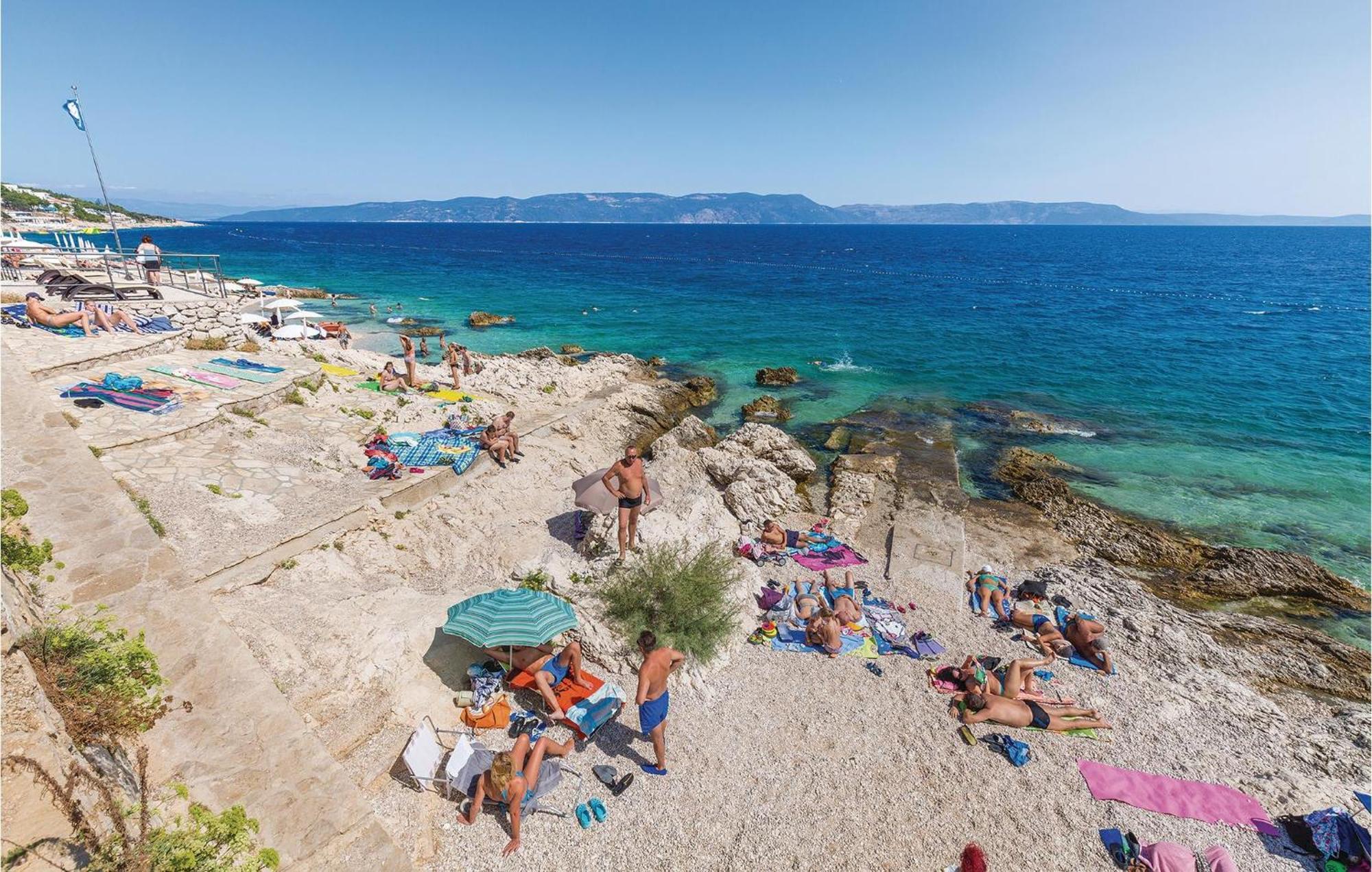 2 Bedroom Gorgeous Apartment In Rabac Bagian luar foto