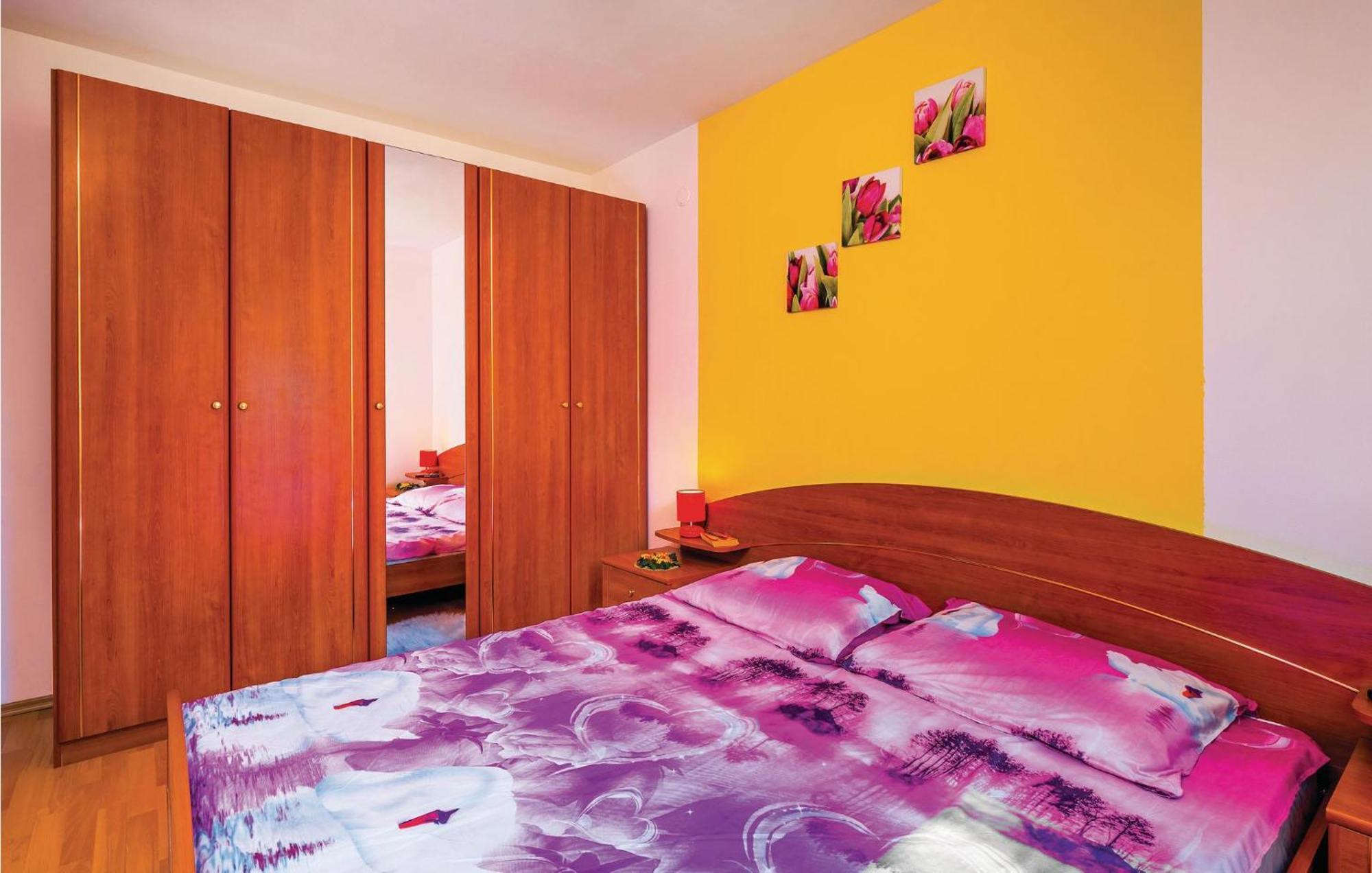 2 Bedroom Gorgeous Apartment In Rabac Bagian luar foto