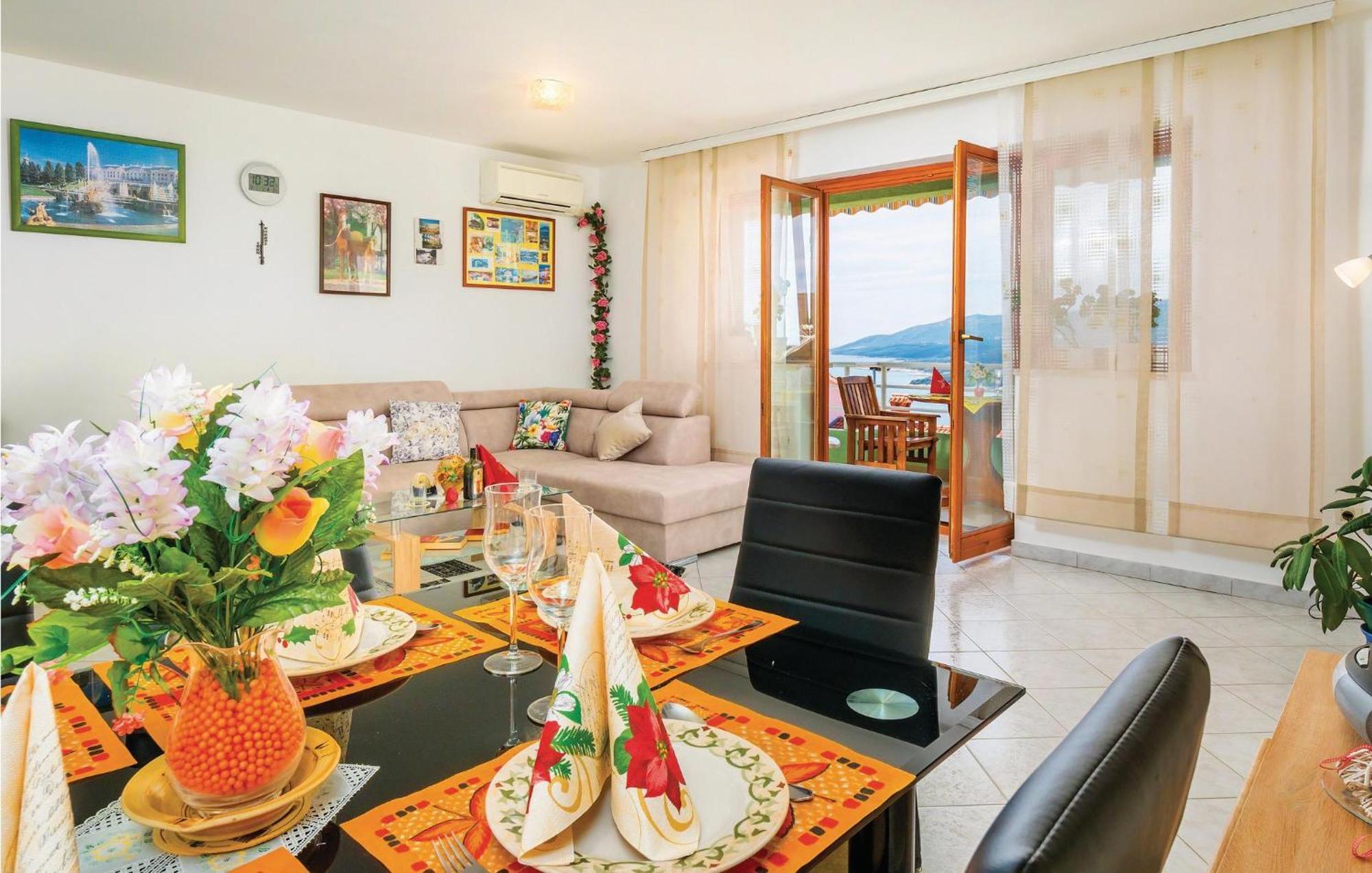 2 Bedroom Gorgeous Apartment In Rabac Bagian luar foto