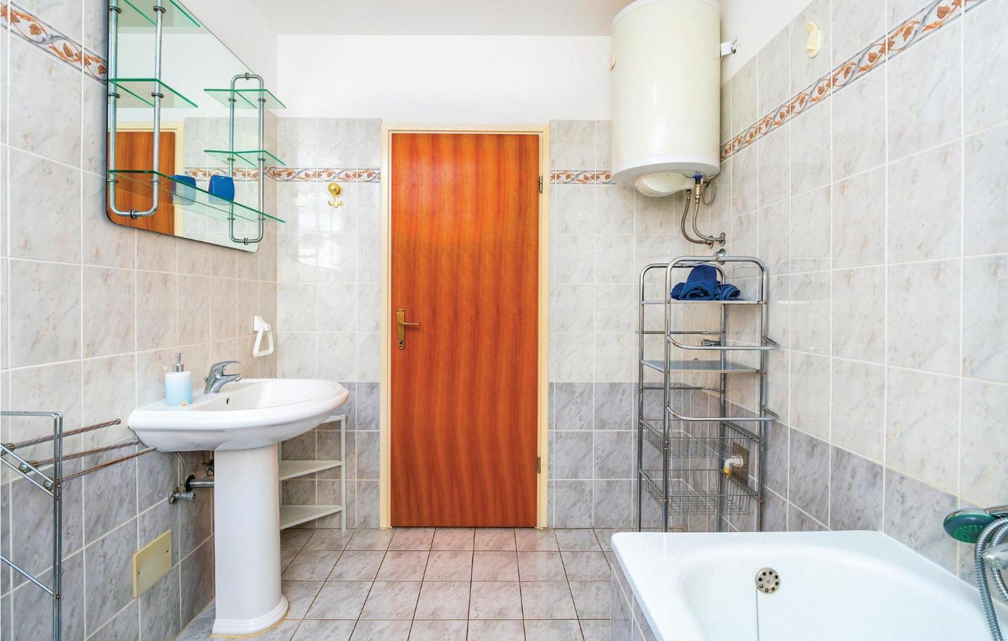 2 Bedroom Gorgeous Apartment In Rabac Bagian luar foto