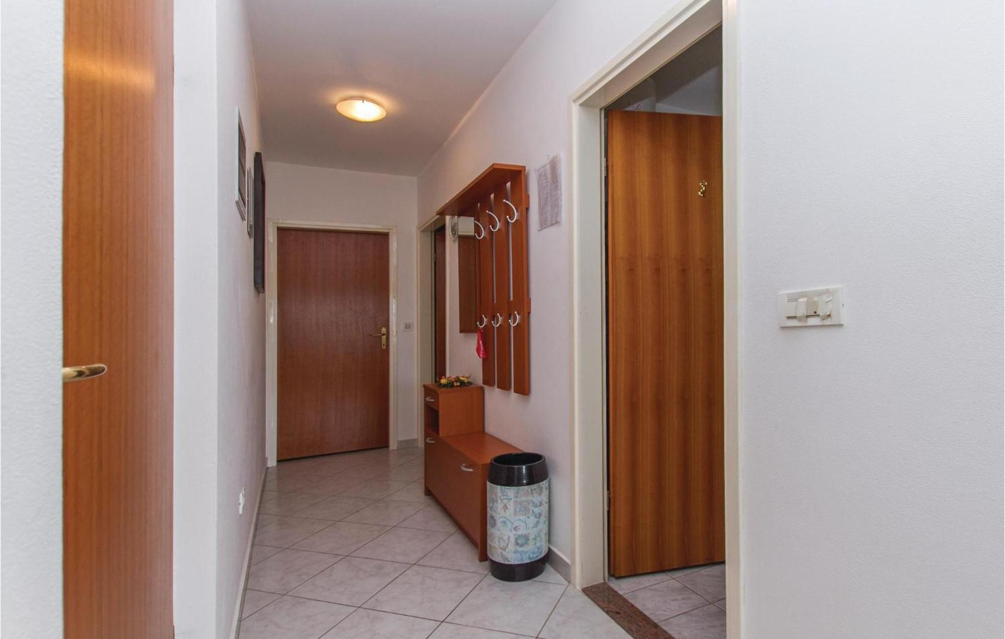 2 Bedroom Gorgeous Apartment In Rabac Bagian luar foto
