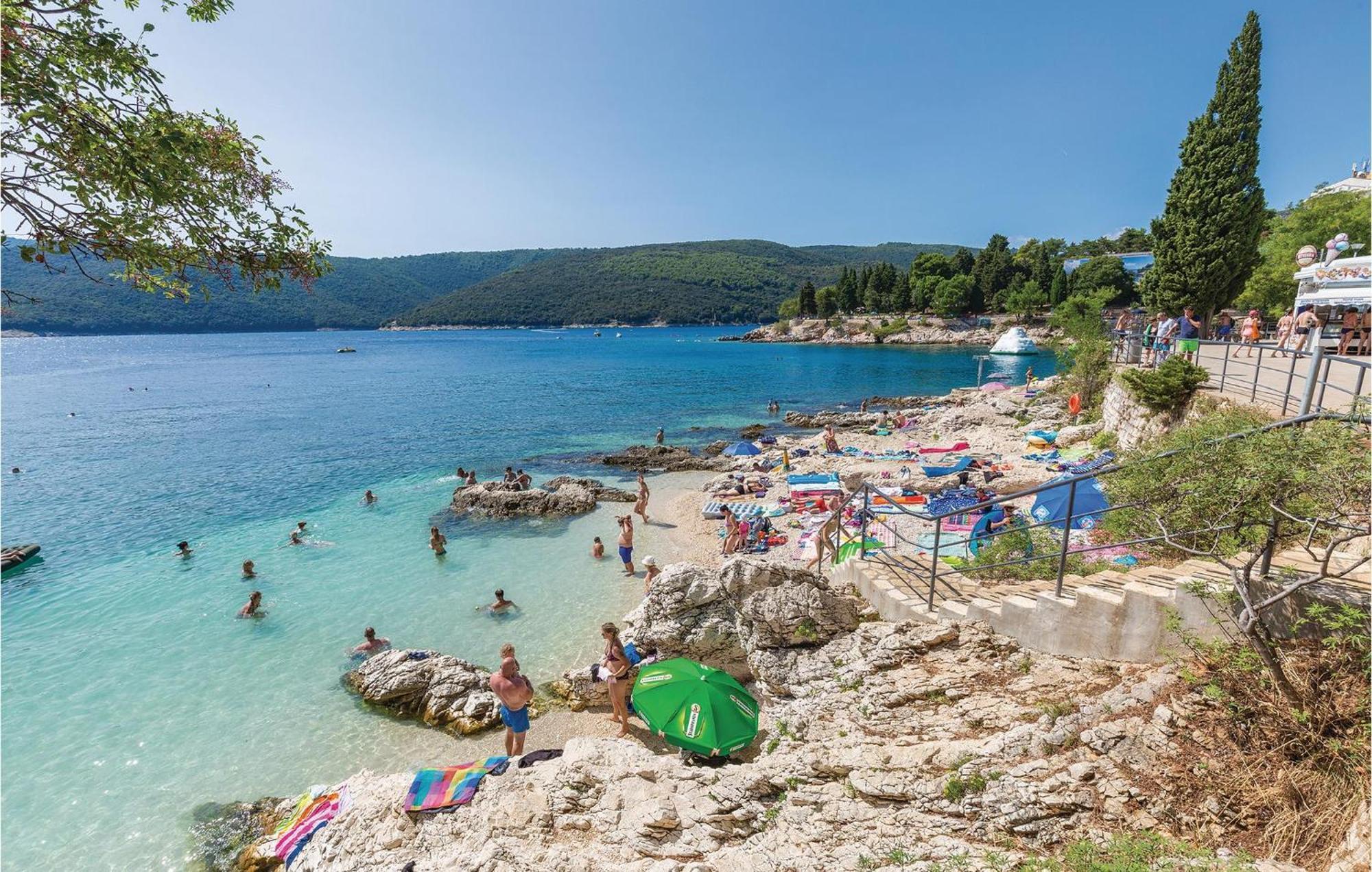 2 Bedroom Gorgeous Apartment In Rabac Bagian luar foto