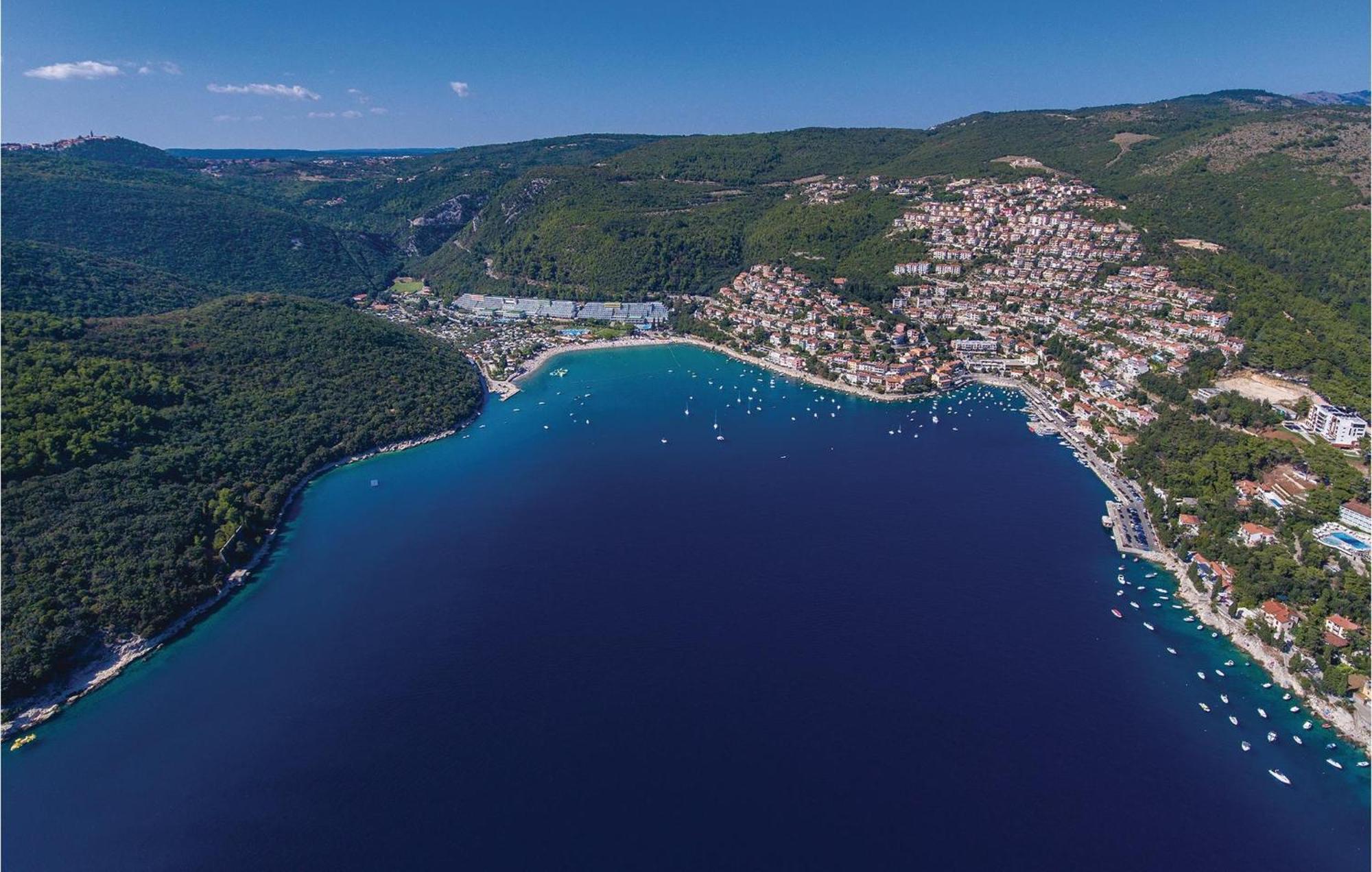 2 Bedroom Gorgeous Apartment In Rabac Bagian luar foto