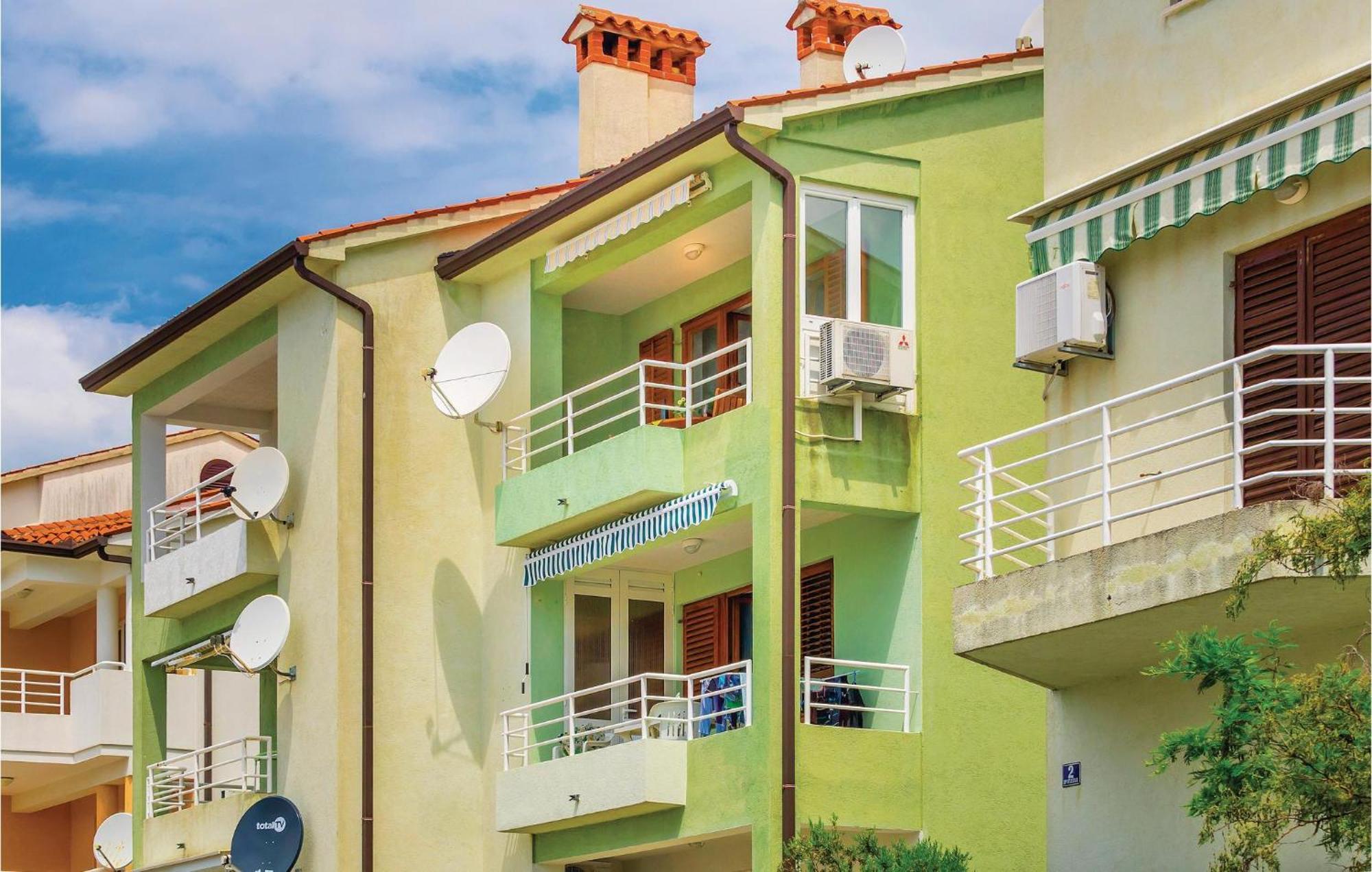 2 Bedroom Gorgeous Apartment In Rabac Bagian luar foto